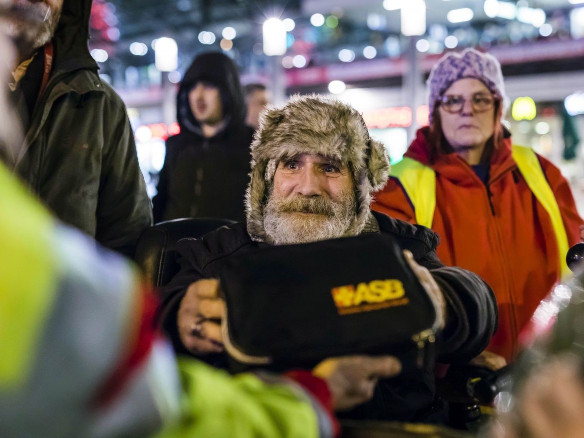 ASB-Kaeltehilfe-2021-ASB-Schlafsaecke-fuer-Obdachlose (002).jpg