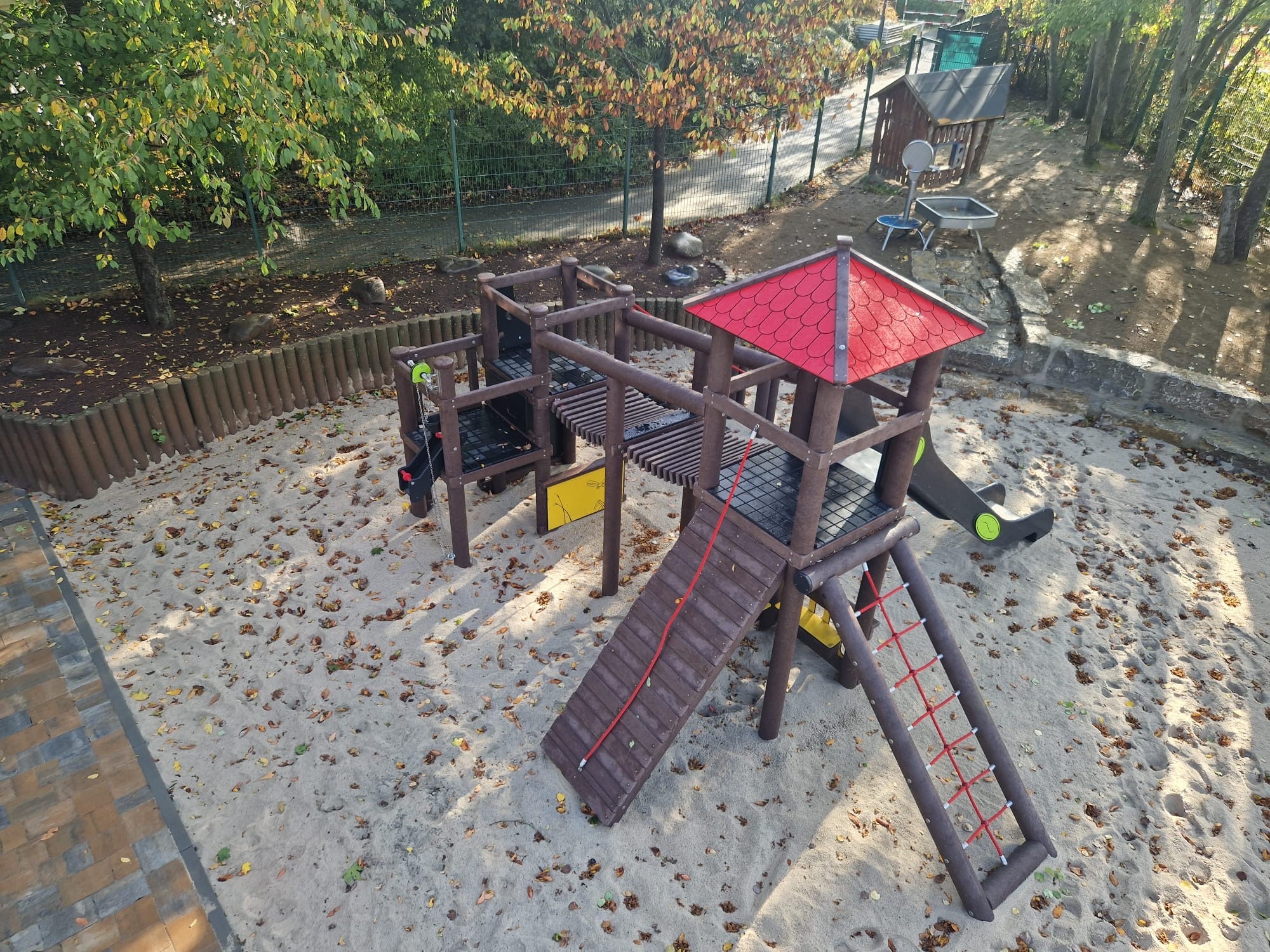 Spielplatz neu.jpg