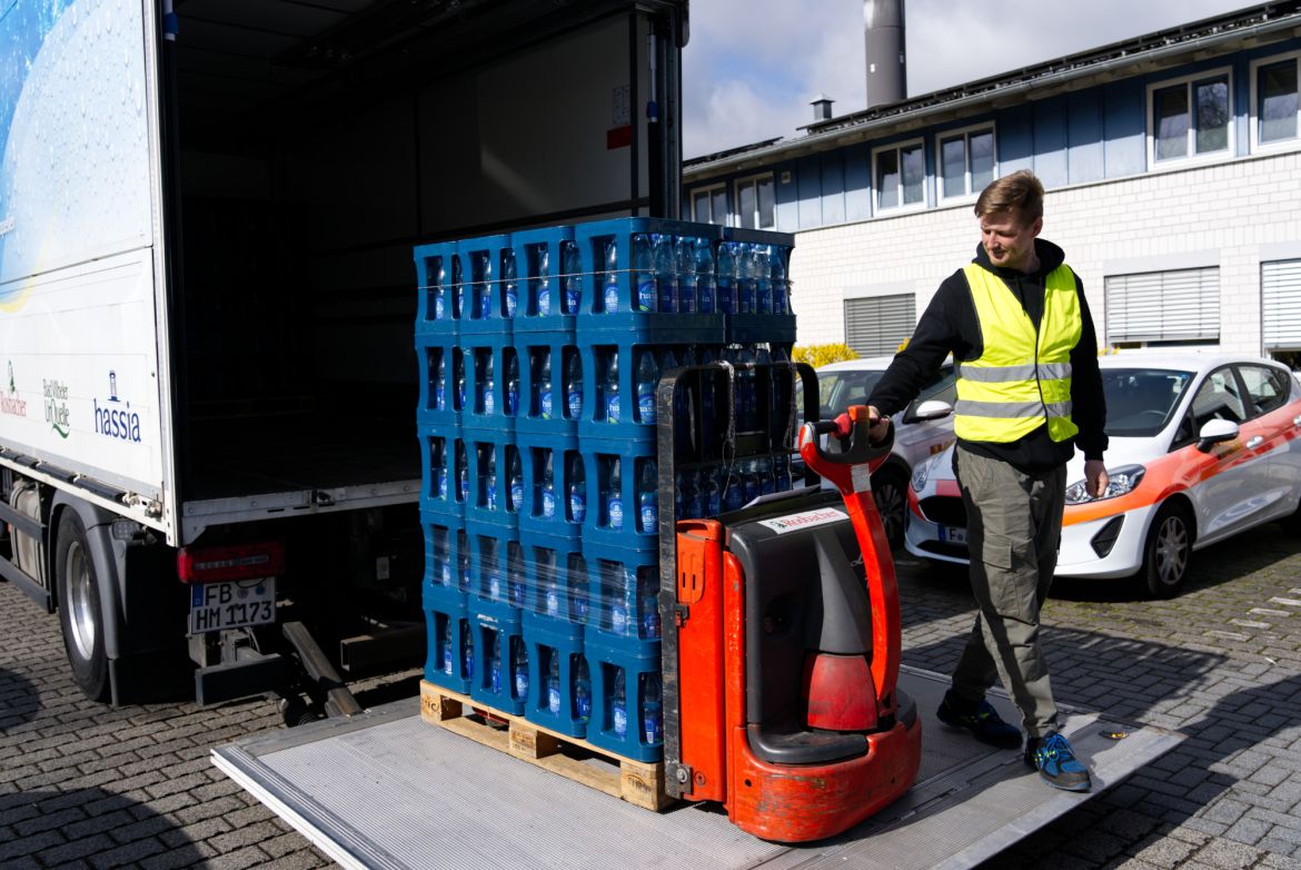 Gewinnübergabe Wasser 02.jpg