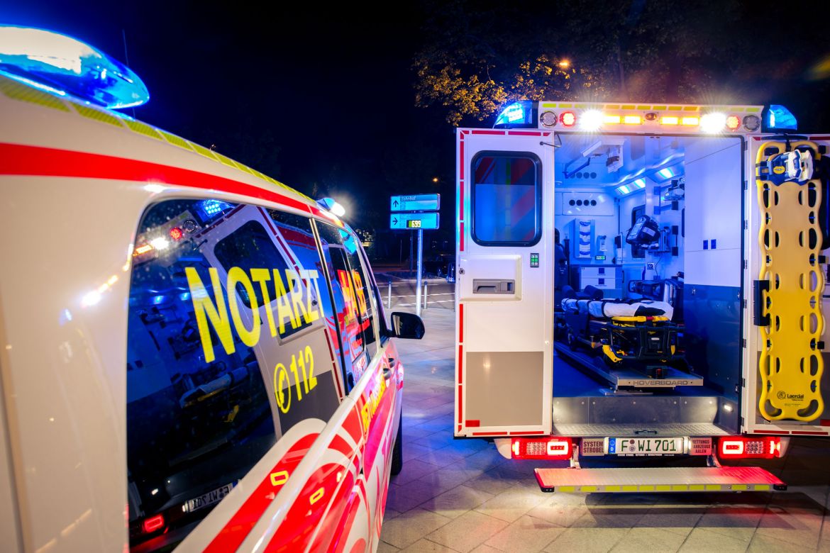 Rettungswagen offen 120520.jpg
