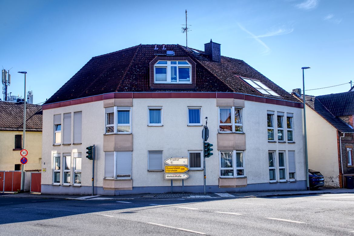 Gebäude außen 01.jpg